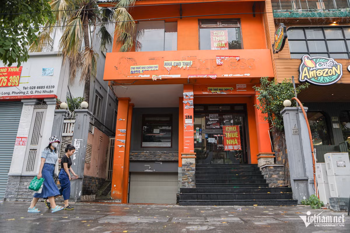 Nhà hàng bán đồ ăn Thái Thai Express trên đường Phan Xích Long (quận Phú Nhuận) cũng bất ngờ đóng cửa trong những tháng cuối năm nhưng không rõ lý do.