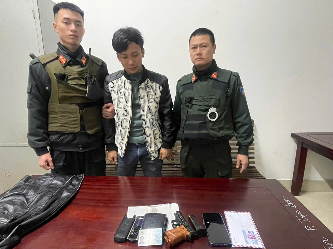 Nghệ An: Bắt đối tượng tàng trữ ma túy có vũ khí nóng Nghe An: Bat doi tuong tang tru ma tuy co vu khi nong