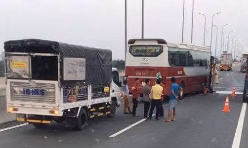 Hiện trường vụ tai nạn kinh hoàng.