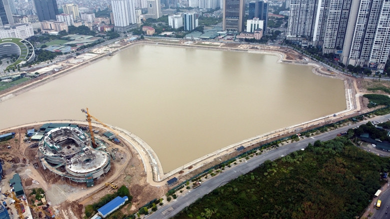 Khu quảng trường lễ hội CX1 gần 31.000 m2, khu cây xanh thể dục thể thao và giải trí CX2 gần 23.000 m2 và khu cây xanh đường dạo CX3 34.000 m2. Tổng mức đầu tư của dự án 744,7 tỷ đồng.