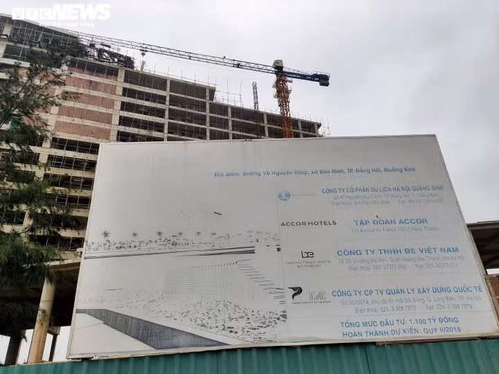 Quy mô xây dựng khối khách sạn, biệt thự nghỉ dưỡng gồm 283 phòng ngủ khách sạn và 18 căn biệt thự nghỉ dưỡng đạt tiêu chuẩn quốc tế 5 sao mang thương hiệu Pullman do Tập đoàn ACCOR quản lý và các dịch vụ đi kèm khác. (Ảnh: VTC News).