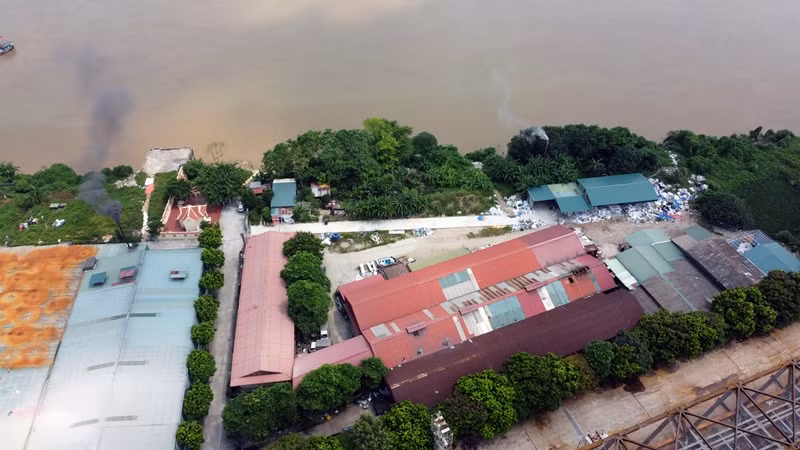 Trong quá trình hoạt động, một số nhà xưởng còn có dấu hiệu gây ô nhiễm môi trường nghi đốt rác thải không quá xử lý?