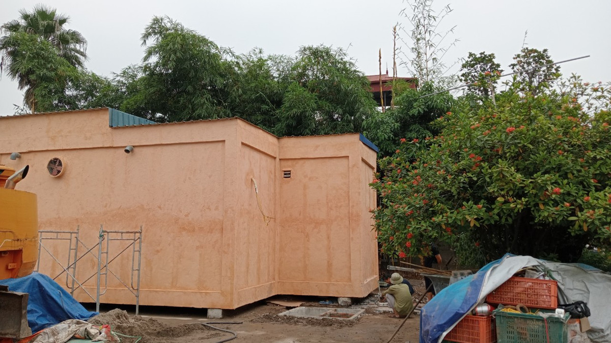 Hiện ngôi nhà đang hoàn thiện nốt những hạng mục còn lại.