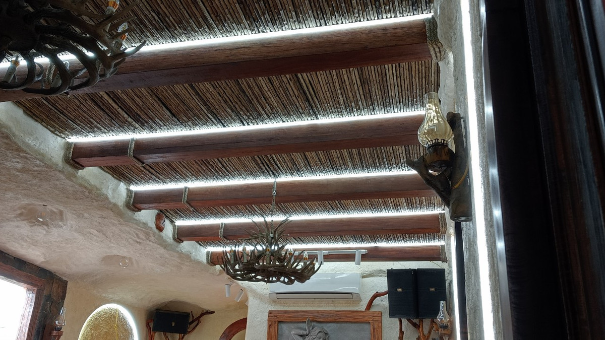 Phần trần của mái nhà.