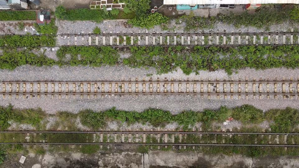 Bộ Giao thông Vận tải chịu trách nhiệm đầu tư các hạng mục với chức năng lập tàu của đường sắt quốc gia, còn UBND TP.Hà Nội sẽ đầu tư các hạng mục khu depot thuộc dự án đường sắt đô thị Yên Viên - Ngọc Hồi. (Ảnh: Kinh &amp; Đô thị).