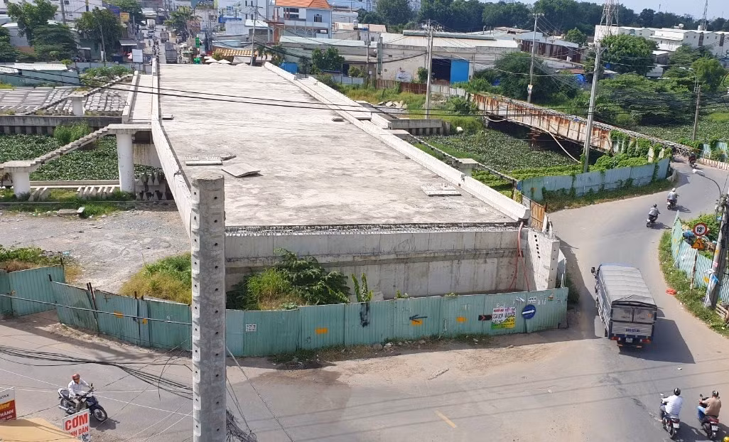 Trong năm 2023 - 2024 sẽ thực hiện công tác giải phóng mặt bằng và thi công hoàn thiện công trình. Năm 2025 sẽ thông xe cầu Tân Kỳ - Tân Quý. (Ảnh: Thanh Niên).