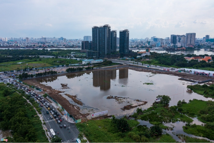 Khu đất nằm đối diện dự án Empire City và gần dự án công trình nhà hát giao hưởng, nhạc và vũ kịch Thủ Thiêm, cũng như loạt dự án nhà ở cao cấp, hạng sang khác của khu vực. (Ảnh: Zing).