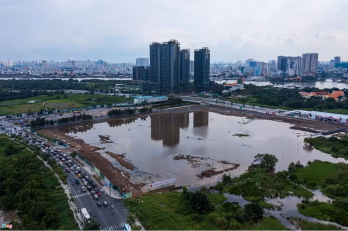 Khu đất nằm đối diện dự án Empire City và gần dự án công trình nhà hát giao hưởng, nhạc và vũ kịch Thủ Thiêm, cũng như loạt dự án nhà ở cao cấp, hạng sang khác của khu vực. (Ảnh: Zing).