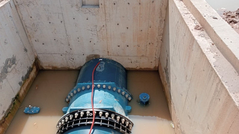 Với tiến độ hiện tại, nhiều người đặt câu hỏi: Không biết khi nào đường ống mới hoàn thành và được đưa vào sử dụng, giải quyết vấn đề nước sạch cho người dân Thủ đô?