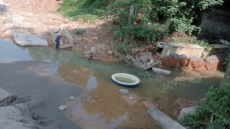 Tuy nhiên, thông tin về việc nhà thầu Trung Quốc thắng thầu dự án đường ống nước sông Đà số 2 đã khiến dư luận có nhiều ý kiến trái chiều. Ngày 6/4/2016, Thủ tướng đã chỉ đạo dừng ký hợp đồng với nhà thầu Trung Quốc.
