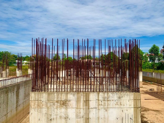 Dự kiến sau khi hoàn thành, với đội ngũ cán bộ y tế có trình độ chuyên môn cao và trang thiết bị hiện đại, công trình sẽ là nơi khám, chữa bệnh, đáp ứng nhu cầu cho người dân trong tỉnh và các tỉnh thành khác trong nước. (Ảnh: Tiền Phong).