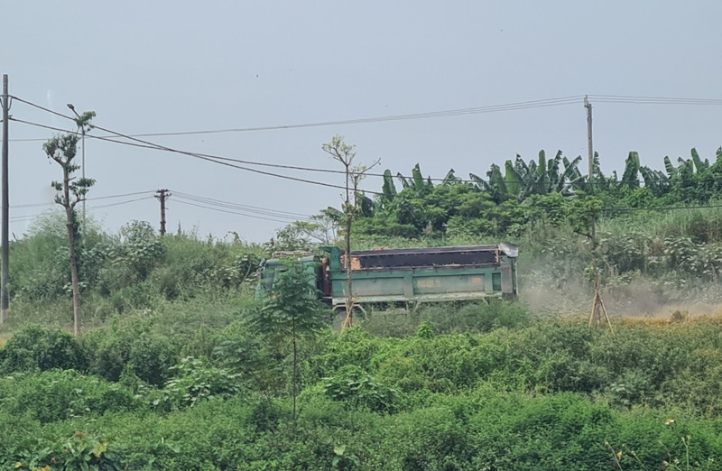 “Binh doan xe tai” coi noi o Gia Lam: Bi phat... van ngang nhien chay?-Hinh-5