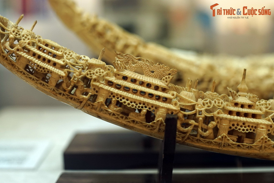 ...Cho đến loại thuyền ba tầng lầu, nguy nga như lâu đài.