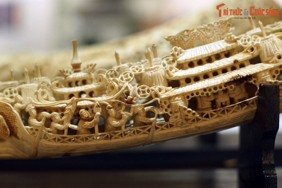 Kỹ thuật chạm lộng ở những tác phẩm này đã đạt đến đỉnh cao, thể hiện tay nghề điêu luyện của nghệ nhân xưa.