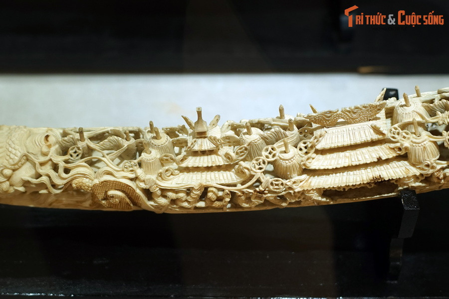 Có lẽ ba chiếc ngà voi này từng thuộc về những gia đình quyền quý ở Hà Nội đầu thế kỷ 20.