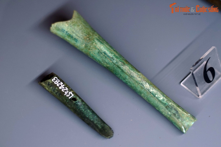 Trên một bình diện rộng hơn, các nhà nghiên cứu có thể thu thập nhiều thông tin hữu ích để bổ sung cho hiểu biết của nhân loại về nền văn lúa nước hưng thịnh ở phương Đông thời cổ đại. Ảnh: Dụng cụ đục Đông Sơn.