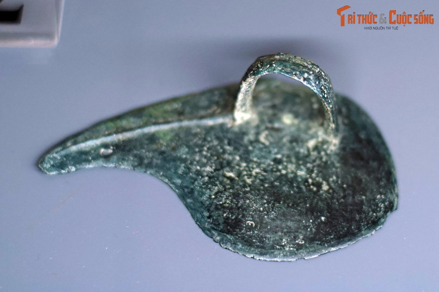 Không chỉ được chế tác tinh xảo, các công cụ lao động của văn hóa Đông Sơn còn có tính ứng dụng cao. Ảnh: Nhíp Đông Sơn.