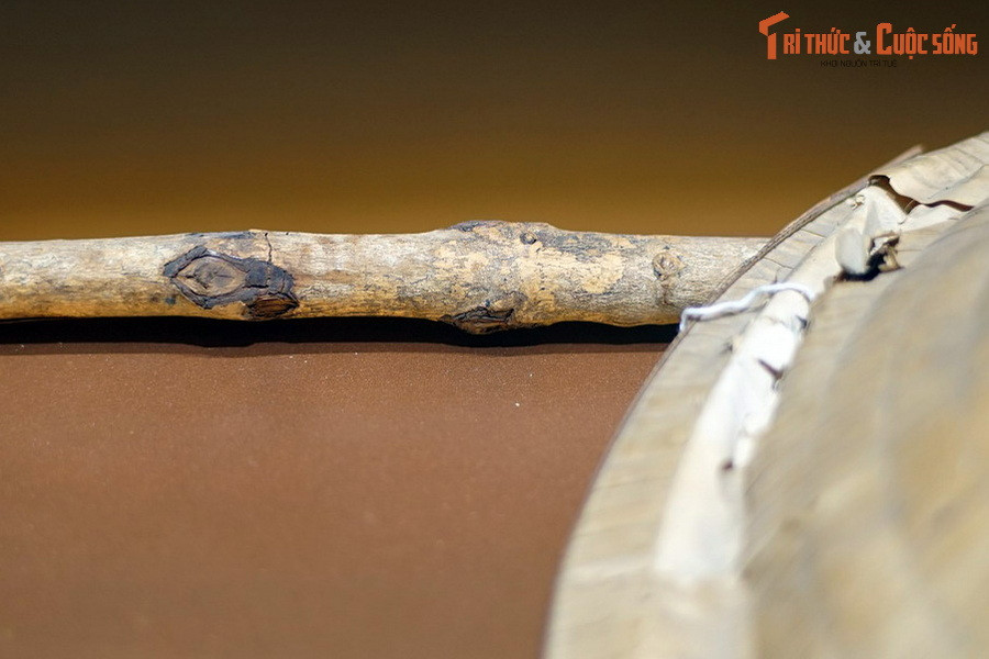 Sau khi lệnh xuất phát được ban ra, đoàn người đã cố gắng phá hàng rào bao vây của cảnh sát nên đã xảy ra xô xát. Cuối cùng lực lượng biểu tình đã phá vỡ hàng rào cảnh sát và diễu hành khắp phố phường với các biểu ngữ bảo vệ tự do báo chí, yêu cầu Tổng thống Thiệu từ chức...