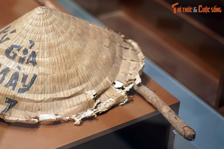 Sắc luật 007 thực sự là "bàn tay sắt" nhằm kìm kẹp báo chí. Do sắc luật này, nhiều tờ báo bị đóng cửa, chủ báo bị phạt, bị tịch thu tiền ký quỹ, một số người còn bị tù. Có khoảng 70% người làm báo bị thất nghiệp, rơi vào hoàn cảnh khó khăn.