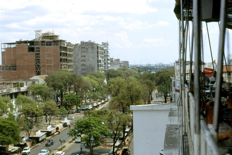 Đại lộ Nguyễn Huệ nhìn từ sân thượng khách sạn Rex, 1966.