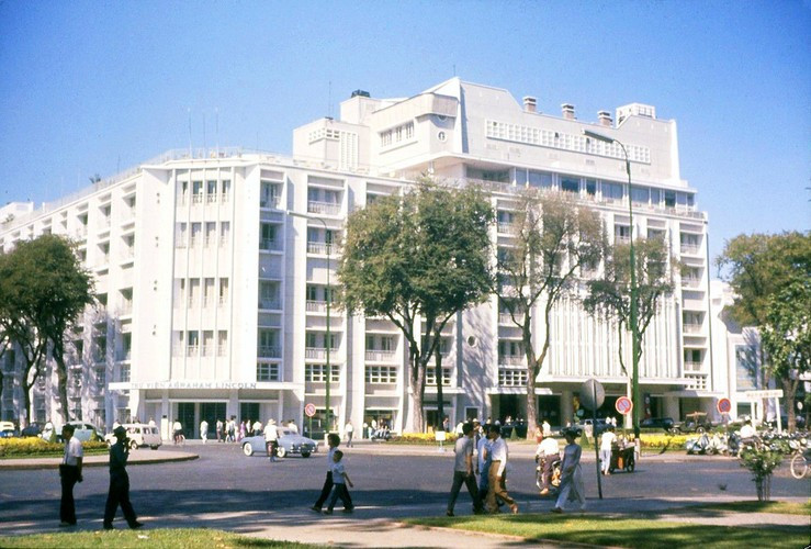 Toản cảnh khách sạn Rex ở Sài Gòn năm 1963.