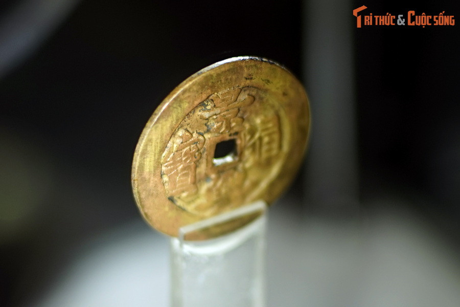 Trên thị trường tiền cổ, giá trị của đồng tiền này dao động từ 5 triệu đồng cho đến hàng chục triệu đồng mỗi đồng, tùy theo tình trạng, gấp hàng trăm, hàng nghìn lần so với loại tiền cùng tên nhưng có cỡ nhỏ.