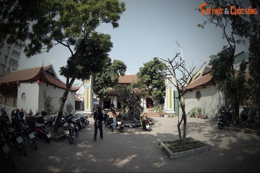 Đến năm 1947, Bích Câu Đạo quán bị quân Pháp san bằng. Diện mạo của công trình như ngày nay là do nhân dân địa phương sửa chữa lại vào năm 1953 và trùng tu lớn năm 2011. Vào năm 1990, địa điểm tâm linh này đã được xếp hạng di tích cấp Quốc gia.