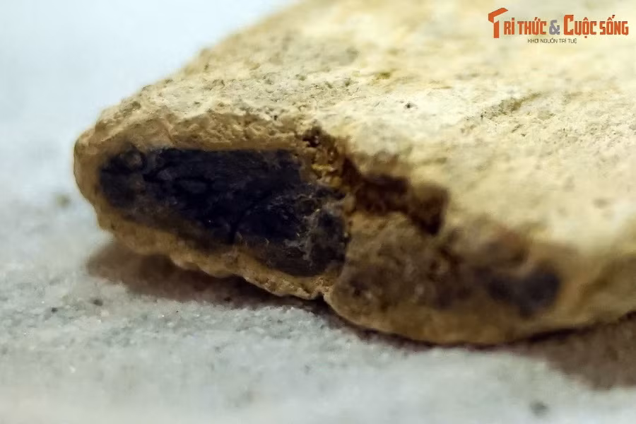 Ngày nay loại đá này được ứng dụng trong nhiều lĩnh vực như làm vật liệu trang sức, đồ nội thất, vật dụng sinh hoạt, thiết bị khoa học...