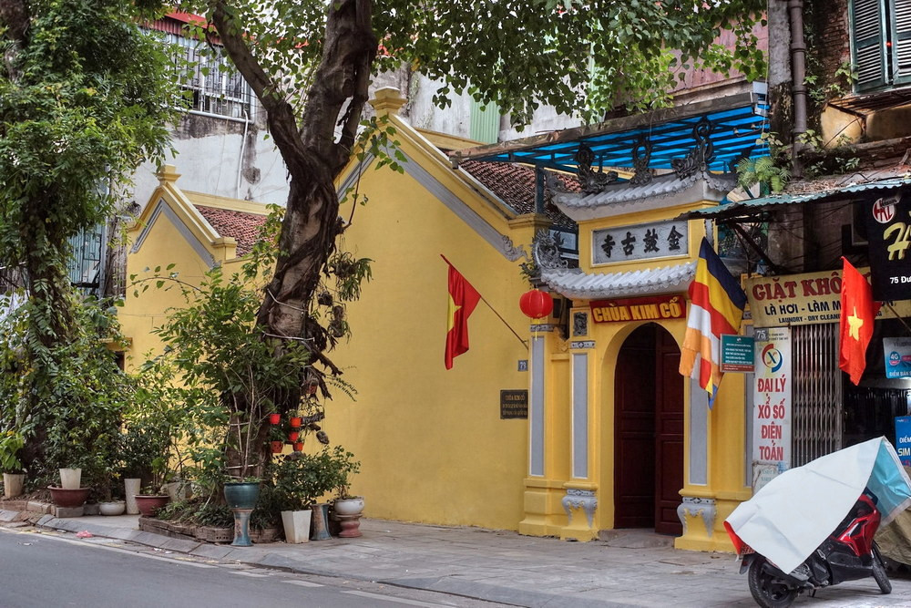 Quán Đồng Thiên trong Thăng Long tứ quán ngày nay là chùa Kim Cổ ở 73 phố Đường Thành, quận Hoàn Kiếm. Theo sử sách, quán được Nguyên Phi Ỷ Lan cho xây khi bà sống tại cung điện của mình ở thôn Kim Cổ thời nhà Lý. Quán Đồng Thiên đã chuyển thành chùa vào thời vua Tự Đức.