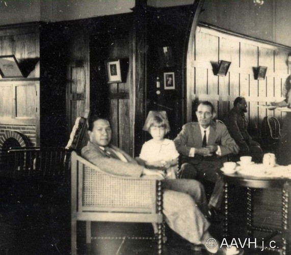 Con gái ông Choisnel len vào giữa Bảo Đại và Léon Sogny.