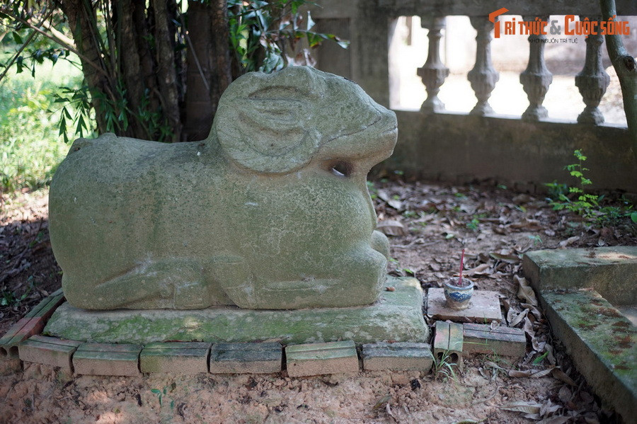 Những người am hiểu về lịch sử cho rằng, có thể hai bức tượng cừu vốn được đặt ở lăng Sĩ Nhiếp thành một cặp theo tục chôn cất của người phương Bắc.