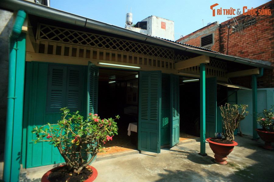 4. Nằm ở số 122/351 đường Ngô Gia Tự, phường 8, quận 10, TP HCM, "Hầm B" hay Cơ sở in ấn của Hội ủng hộ vệ quốc đoàn năm 1954 là một cơ sở bí mật quan trọng của ta ở Sài Gòn thời kháng chiến chống Mỹ.