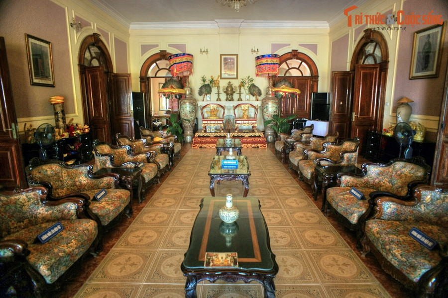 Sau năm 1945, biệt thự bị lãng quên và dần dần xuống cấp theo năm tháng. Đến năm 1984, công trình bắt đầu được phục chế để phục vụ ngành du lịch ở Đồ Sơn. Từ năm 1999, du khách có thể nghỉ qua đêm trong các căn phòng mà gia đình vua Bảo Đại từng sử dụng.