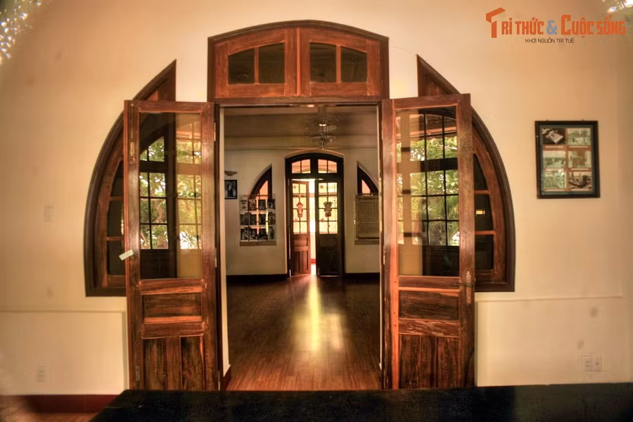 Sau ngày đất nước thống nhất, lầu Bảo Ðại từ một chốn "cấm cung" đã mở cửa đón và phục vụ khách ăn, nghỉ, tham quan. Hiện nay khu biệt thự lịch sử này có tên gọi chính thức là Khu Du lịch Bảo Đại.