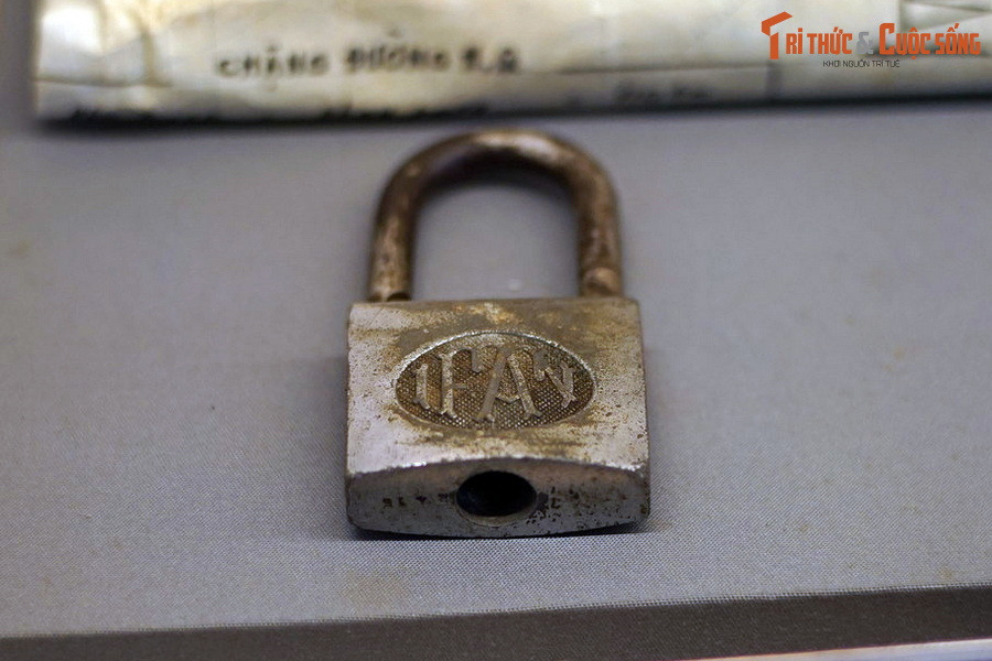 Chiếc ổ khóa các chiến sĩ cách mạng đã phá khi làm chủ nhà tù Côn Đảo ngày 1/5/1975, một ngày sau khi chiến dịch Hồ Chí Minh thắng lợi hoàn toàn.