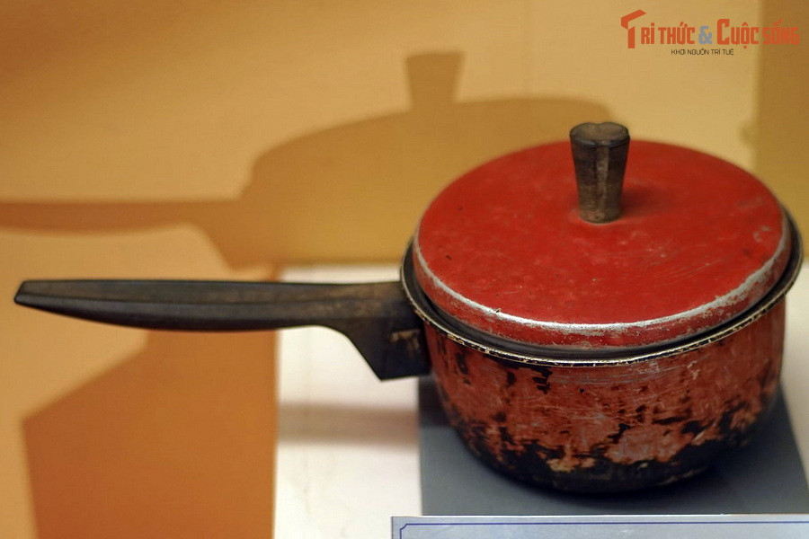 Chiếc nồi của chiến sĩ công vụ dùng nấu ăn cho Đại tướng Văn Tiến Dũng trong Chiến dịch Hồ Chí Minh.