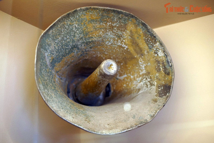 Loa phóng thanh của đồng chí Trương Tấn Sỹ, Chính trị viên huyện đội Phú Quốc gắn trên xe jeep cùng nhân dân tiến vào giải phóng thị trấn Dương Đông, ngày 30/4/1975.