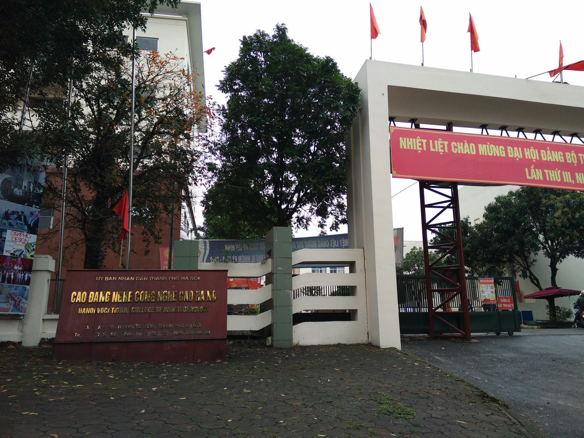 Công an quận Hoàng Mai cho biết, khu cách ly tại khu nhà ở cho học sinh, sinh viên Pháp Vân - Tứ Hiệp có quy mô bảo đảm 2.000 chỗ lưu trú đã sẵn sàng thực hiện tiếp nhận người vào cách ly từ hôm nay (19/3) cho đến khi kết thúc dịch. 