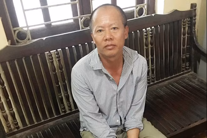 Danh tính các nạn nhân tử vong gồm ông Nguyễn Văn Hải (SN 1969, em ruột Đông) và con gái ông Hải là Nguyễn Thị Bắc (SN 1991) tử vong tại chỗ; bà Doãn Thị Việt (SN 1971, vợ ông Hải) và cháu gái ông Hải là Nguyễn Huyền My (SN 2018) tử vong tại bệnh viện.