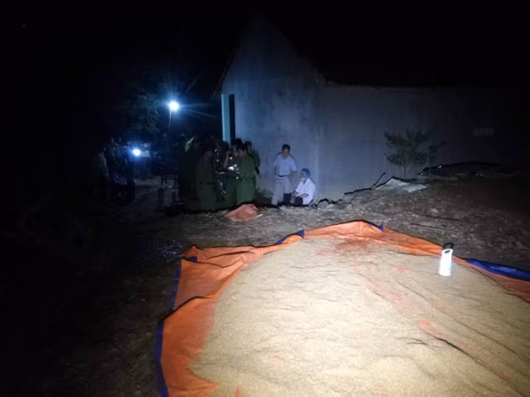 Tại công an huyện Trà Bồng, đối tượng Anh đã khai nhận hành vi phạm tội của mình. Trước khi gây án, Hồ Ngọc Anh được chẩn đoán mắc bệnh tâm thần phân liệt trong nhiều năm qua. 