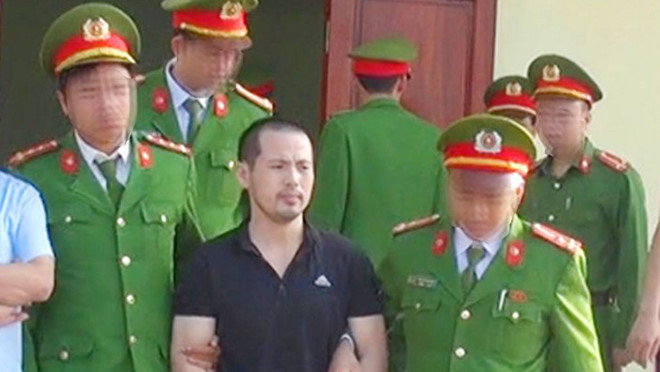  Xin tiền mua ô tô không được, nghịch tử nhẫn tâm sát hại bố đẻ: Ngày 25/11/2019, TAND tỉnh Thanh Hóa đã tuyên phạt bị cáo Vũ Hoàng Hợp (36 tuổi, ngụ tại phường Đông Vệ, thành phố Thanh Hóa, tỉnh Thanh Hóa) chung thân. Nạn nhân bị sát hại là ông Vũ Hoàng Ân (67 tuổi, bố đẻ của bị cáo Hợp, cùng ngụ địa chỉ trên).