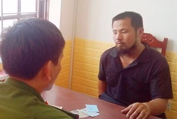 Ngày 16/5/2019, do xin tiền để mua ô tô chạy taxi không được, Vũ Hoàng Hợp (SN 1983, trú tại phường Đông Vệ, TP.Thanh Hóa, tỉnh Thanh Hóa) xảy ra mâu thuẫn với bố đẻ là ông Vũ Hoàng Ân (SN 1963, trú tại phường Đông Vệ, TP.Thanh Hóa, tỉnh Thanh Hóa).