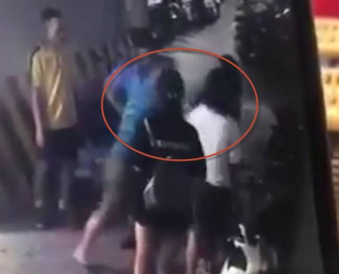 Đại diện Đội Điều tra tổng hợp, Công an quận Long Biên (Hà Nội) cho biết danh tính kẻ sàm sỡ rồi hành hung cô gái trong hầm chung cư Mipec Long Biên được xác định là Đào Đức Thành (SN 1973, trú tại phường Long Biên, quận Long Biên, Hà Nội).Tại cơ quan công an, Thành khai nhận do có uống rượu, không làm chủ được hành vi nên đã có hành động không đúng mực với cô gái trong tầng hầm gửi xe.