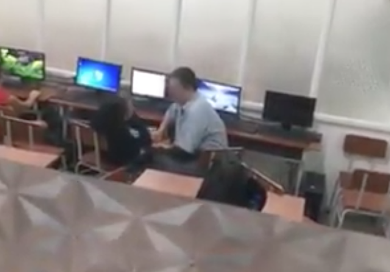  Thầy giáo Nhà Thiếu nhi TP HCM sàm sỡ nữ sinh: Còn nhớ năm 2019, ông Hà Tài Sáu, Phó giám đốc Nhà Thiếu nhi TP HCM, cho biết, sau khi phụ huynh tố thầy giáo có hành vi sàm sỡ học sinh, ban giám đốc đã làm việc với các cá nhân liên quan đồng thời đã quyết định đình chỉ, cắt hợp đồng lao động đối với thầy giáo dạy Tin học bị phụ huynh tố sàm sỡ nữ sinh.