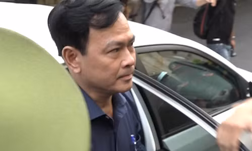  Nguyễn Hữu Linh bị tuyên 1 năm 6 tháng tù về tội dâm ô: Sáng 6/11/2019, HĐXX phúc thẩm TAND TP HCM đã bác kháng cáo kêu oan, tuyên y án sơ thẩm 1 năm 6 tháng tù đối với ông Nguyễn Hữu Linh - cựu phó viện trưởng VKSND TP Đà Nẵng - về tội dâm ô đối với người dưới 16 tuổi. 