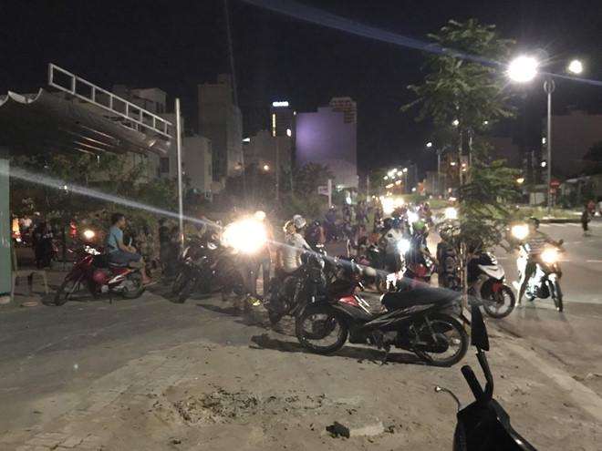 Người nhà cũng cho biết "nhà quá nghèo nên không tìm nơi an táng cho ông đúng quy định".