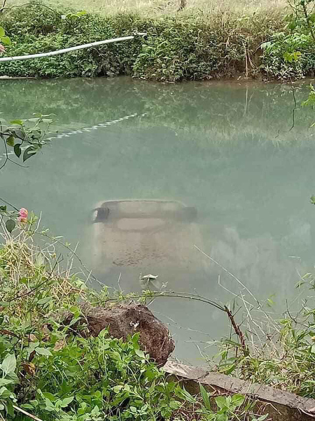 Theo thông tin ban đầu, nữ lái xe mất lái lao xe xuống sông, tử vong thương tâm xảy ra vào khoảng 10h ngày 16/3, trên quốc lộ 279, đoạn qua xã Xuân Mai, huyện Văn Quan, tỉnh Lạng Sơn. 