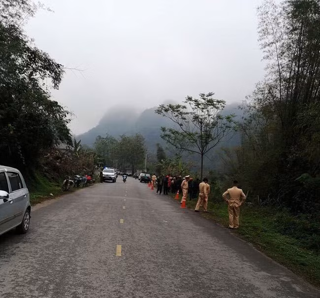 Trước khi xảy ra sự việc, chị S. điều khiển xe ô tô theo hướng từ huyện Chi Lăng về huyện Văn Quan thì xảy ra tai nạn đáng tiếc. 