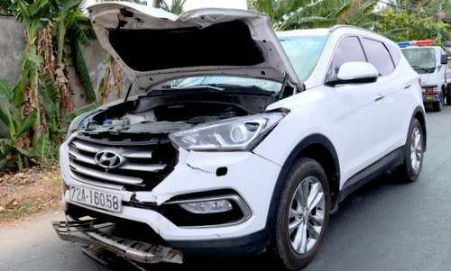 3 nạn nhân được đưa vào bệnh viện cấp cứu. Đại uý Tính bị chấn thương sọ não, nguy kịch được chuyển bệnh viện Chợ Rẫy, TP HCM cấp cứu điều trị. Nhận tin báo, công an có mặt khám nghiệm hiện trường, lấy lời khai, trích xuất camera an ninh truy tìm chiếc xe và tài xế gây tai nạn. Trưa cùng ngày, tài xế ô tô là Thụ tới đầu thú. Sau hai ngày điều trị, đại úy Hoàng Duy Tính đã hy sinh.