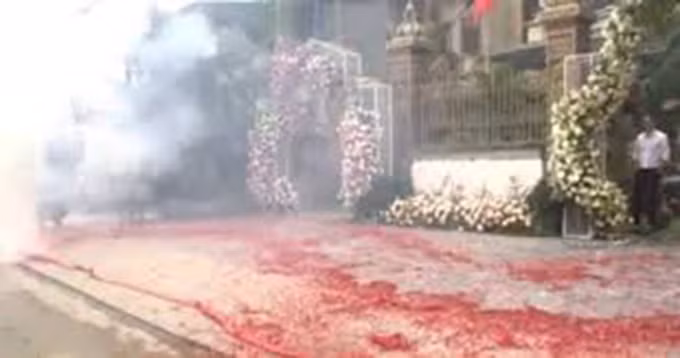 Ngoài ra, kiến nghị cấm hành vi cố ý cấp tin sai về quản lý, bảo quản pháo; không báo cáo, che giấu hoặc làm sai lệch thông tin báo cáo về việc mất, thất thoát, tai nạn, sự cố về pháo. 